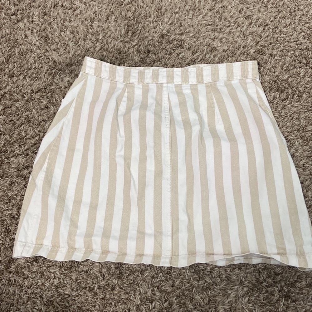 Old Navy skirt. Cream and tan stripes, brown buttons. Two pockets. - Picture 2 of 2